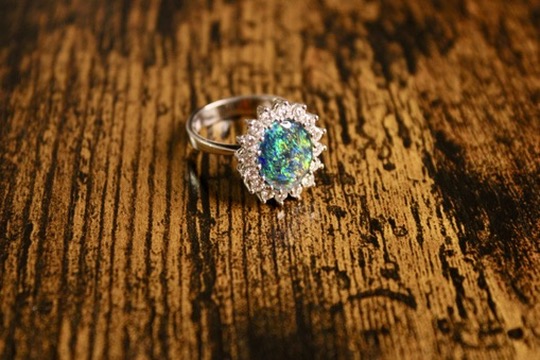Opalring mit Brillanten – bereits verkauftes Archivstück